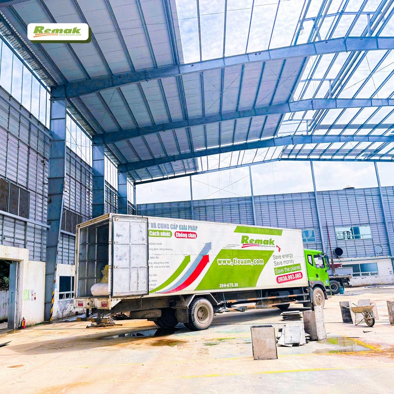 Bông thuỷ tinh Remak cách nhiệt mái tôn nhà xưởng